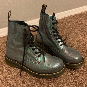 Dr. Martens 8-eye Pascal sparkle boot